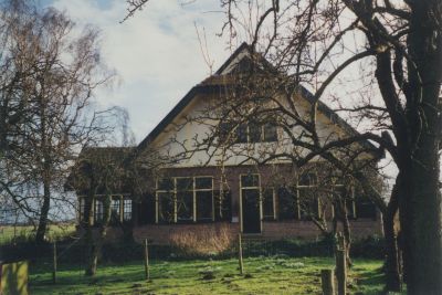 Het-Jachthuis
-t Jagthuys (1903) Zie: MIP. Rapport (1991) en Werinon 51.
-t Jagthuys is thans in gebruik als concertzaal.
Eerst deed het dienst als Jachthuis voor de bewoners van de Horstenmeer
De pachter was later de familie Ruitenbeek.
