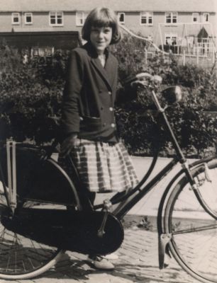Meisje-op-schoolplein-Harinxmaschool
Meisje met fiets op het schoolplein van de Harinxmaschool.
Trefwoorden: Harinxmaschool