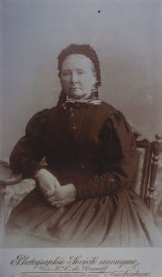 Wasserij-Hageman-Meerlaan
Barbara Margarita Kok, echtgenote van Toon Hageman.
Geboren 24-10-1812
Overleden 19-3-1900
