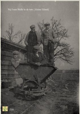 0210 In de lorry wagen   
Bij Tuinderij Welle
