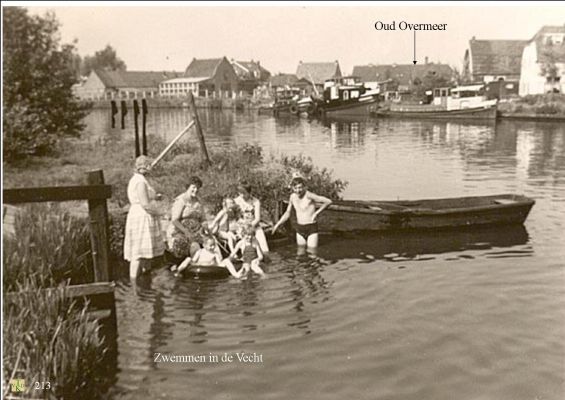 0213 Zwemmen in de Vecht.
Met uitzicht op Overmeer.
