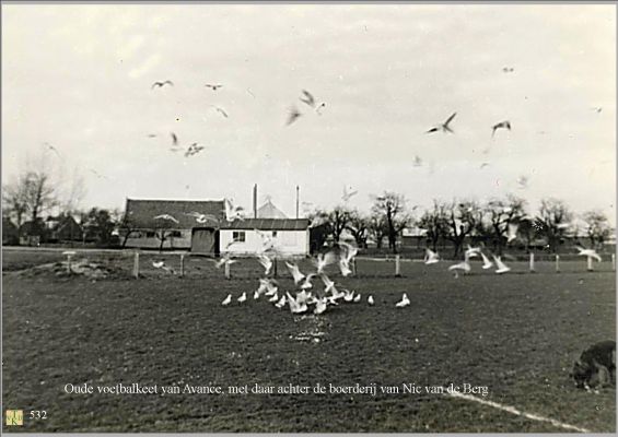 0532 Oude voetbalkeet van Avance. 
Daar achter de boerderij van N.v.d.Berg   
