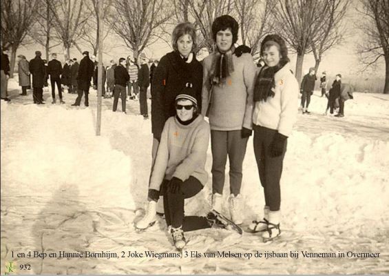 0932 Schaatsen op de ijsbaan.
