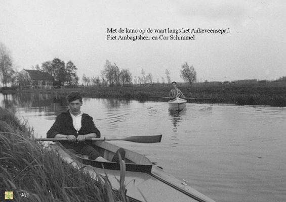 0961 Peddelen in de Vaart.
 Piet Ambachtsheer met de kano in de Vaart aan het Ankeveensepad  

