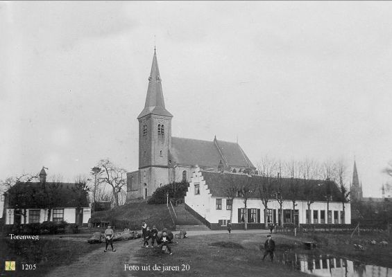1205  Hervormde kerk uit de jaren 20. 
