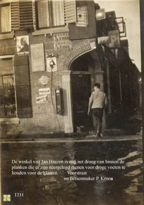 1211 Winkel van Jan Haazen 
Op de hoek van de Voorstraat en Brugstraat
