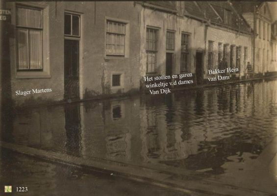 1222 Voorstraat onder water. 
