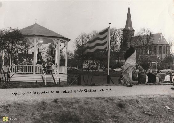 1258 Opgeknapte muziektent. 
