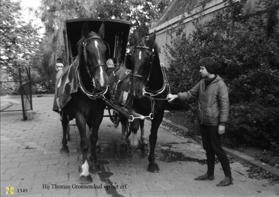 1349 Bij Thomas Groenendaal op de erf. 
