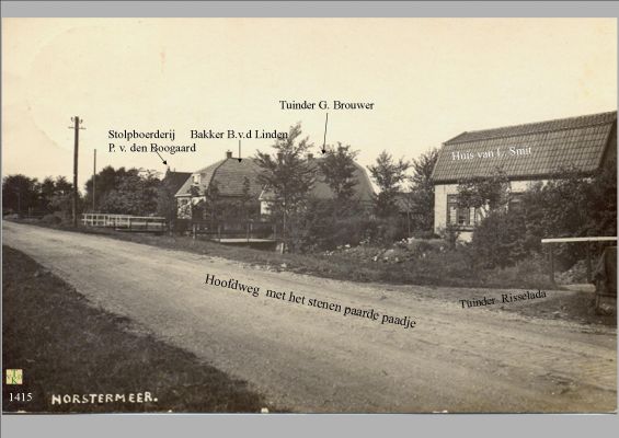 1415 Horstermeer Hoofdweg. 
Links ziet men nog het dak van de vierde stolpboerderij                       vanaf Overmeer.
