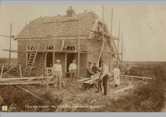 1578 Huis Ot Andela Sr. 
Huisbouw aan de Hoofdweg, tegenwoordig Middenweg  
