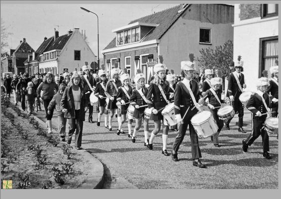 1915 Koninginnedag 
Trefwoorden: Muziekvereniging Crescendo