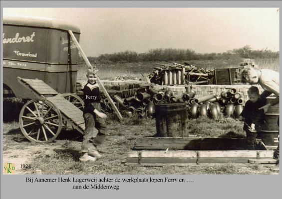 1924 Bij Lagerweij achter de werkplaats.
