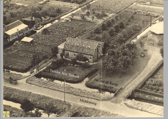 1943 Luchtfoto
Links Hiemstra en rechts de hooiberg van J.v.d.Kemp
