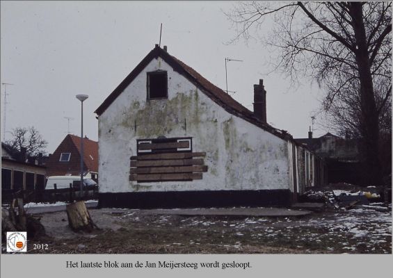 2012 Onbewoonbaar verklaarde woning.
