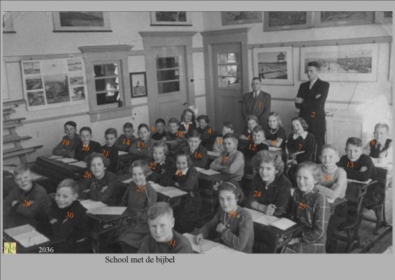 2036 In de klas.
School met de bijbel
