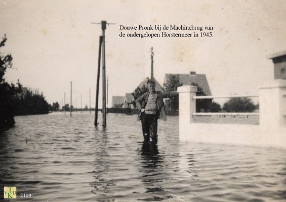 2110 
Bij de Machineweg brug.
