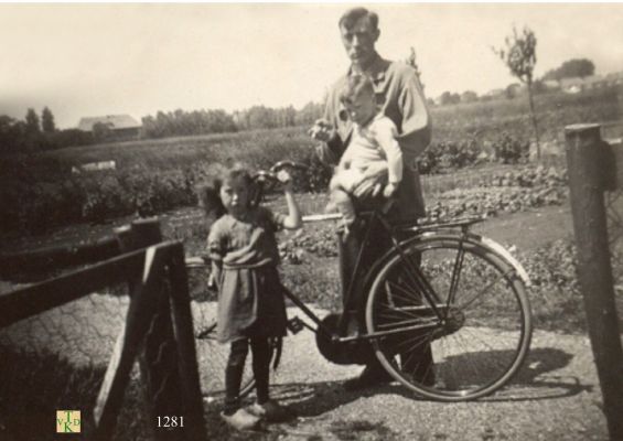 1281 Woonde op de molen.
