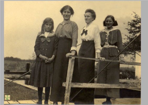 1920   Op de Draaibrug.
