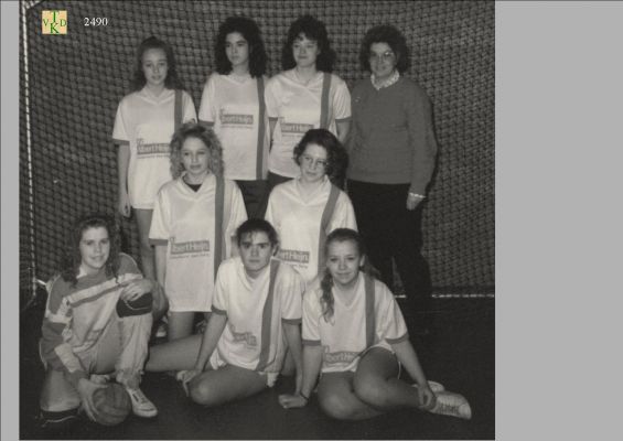 2490 
 Dames handbalteam 
