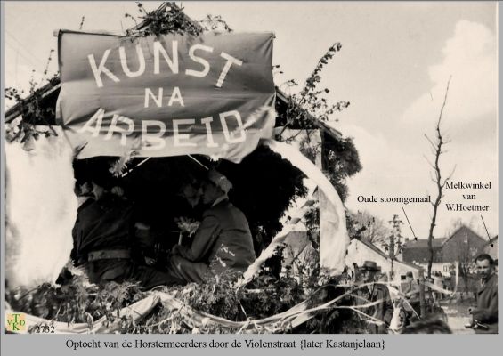 2732 Optocht 
     Optocht door de Violenstraat ( later Kastanjelaan )
