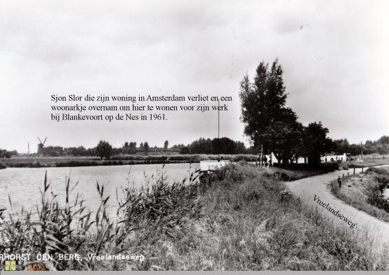 2399 De ark van S.Slor. 
2399 Deen een woonarkje overnam om hier te wonen voor zijn werk bij Blankenvoort op de NES ark van S.Slor die zijn woning in Amsterdam verliet
