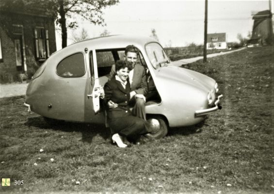 0305_____Babs_Meijer
Bezoekje aan het Ankeveense pad met een ondefinieerbaar auto type.
Trefwoorden: Goggomobiel, eitje