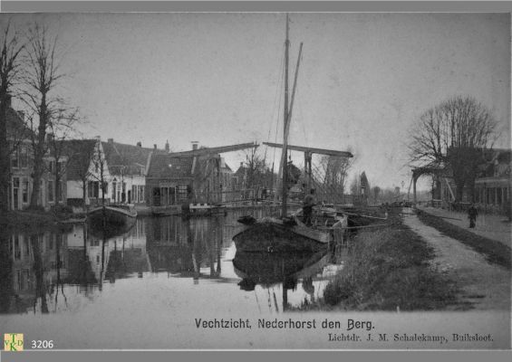 3206_Boot_bij_de_ophaalbrug.
