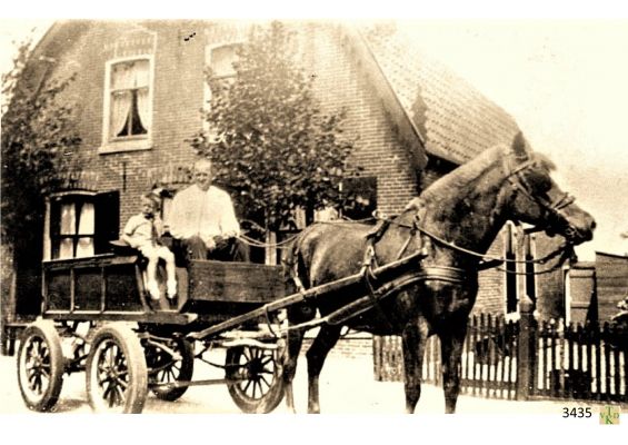 3435
Bakker_met_paardenwagen.
