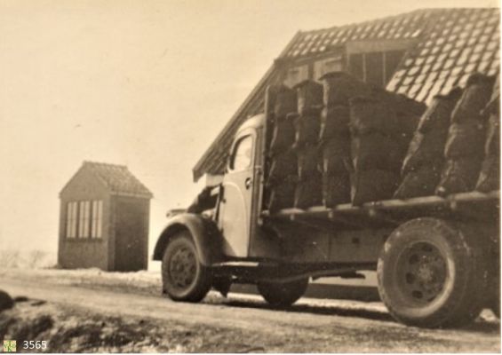 3565
Een zak met kolen{een mud weegt vijfenzeventig kg.}
