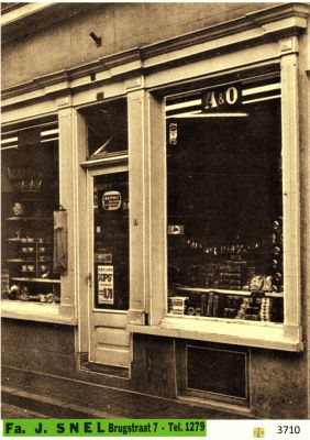 3710 Winkel van J.Snel.
