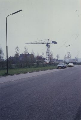 Brandstop bedrijf Emmerik
Dammerweg op de plek waar eens de Reevaart lag.
De  kraan  van de familie van Emmerik staat er nog fier maar wel werkeloos bij.
Trefwoorden: NdB