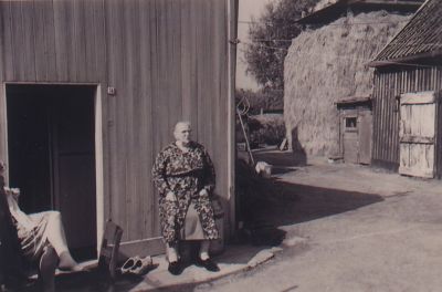 Oude boerderij
De oude situatie van de boerderij aan de Vreelandseweg 40, met oma Bouwmeester.
Trefwoorden: Vreelandseweg