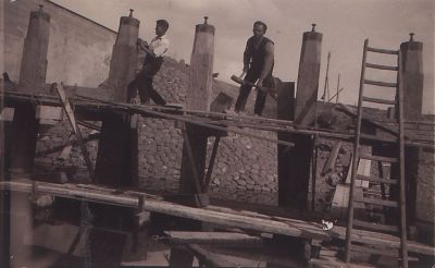 S-Sluis-het-Hemeltje
Werkzaamheden bouw van de sluis het Hemeltje. Rechts A G De Groot september 1932
