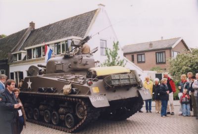 Optocht-militaire-voertuigen
Optocht van militaire voertuigen t.g.v. 60 jaar bevrijding.
