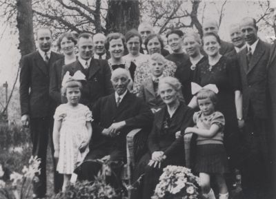 Familie-van-Krijn-Hoetmer
Familie Krijn Hoetmer   Zie boek De Googelaars E Boeve
Trefwoorden: Familiefoto