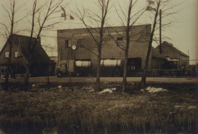 Matrassen-fabriek-Riviera
Melkfabriek van de gebr.Venneman,
In 1968 afgebrand als schuimrubberfabriek “ Riviëra.
