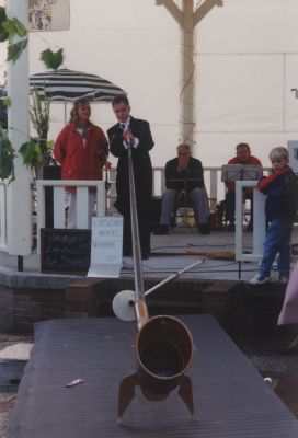 Pleinfeest
Pleinfeest 1995-  V-l-n-r- Willy Das Zittend Wim van Wijk en Piet Mijwaart  accordeonduo De Wimpies
Trefwoorden: Pleinfeest
