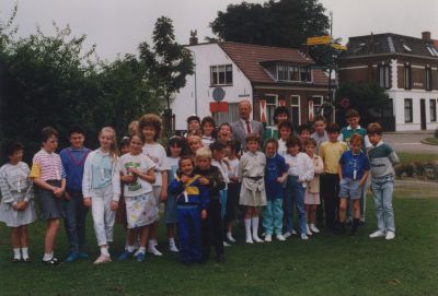 Ierse-kinderen-op-bezoek
Ierse kinderen in Nederhorst den Berg met burgemeester J. Goudberg. 
Georganiseerd door Pax Christi in de zomer van 1988.
