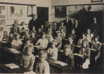 Klassenfoto
Warinschool. Schooljaar 1937-1938
Zie ook: 1-48-13 UITLEG
Trefwoorden: Christelijke school + Onderwijs.