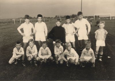 Voetballertjes-op-het-Avanceveld
Voetballertjes op het Avanceveld in Overmeer
Trefwoorden: Voetbal