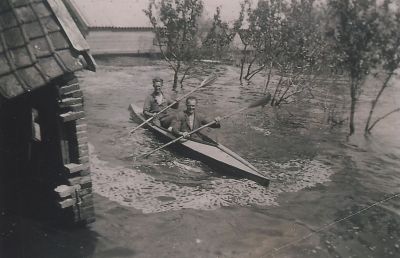 Kanovaren
Horstermeer inundatie 1945.
Gebr. Strijbis kanovaren
