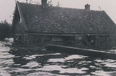 Woning-Jan-Jong
Woning Jan Jong Inundatie 1945.
Middenweg t/o Radioweg. Woning niet meer aanwezig
