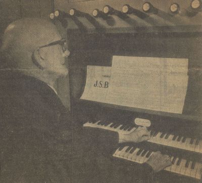 Organist
De organist van de Willibrordkerk -Arie Struik
Trefwoorden: Kerkgemeenschap