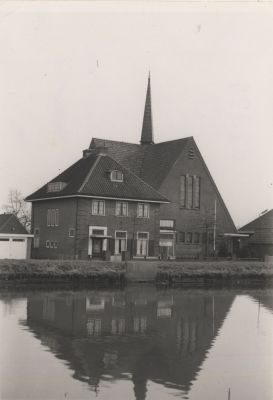 Gereformeerde-Kerk-en-Pastorie
Omstreeks 1985 is de pastorie verkocht.
De Kerk werd verbouwd tot appartementen voor particuliere bewoning.
