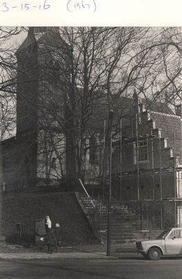 Toegangstrap-kerk
Herstel van de gevel van de woning en de toegangstrap tot de NH (Willibrord)kerk.

