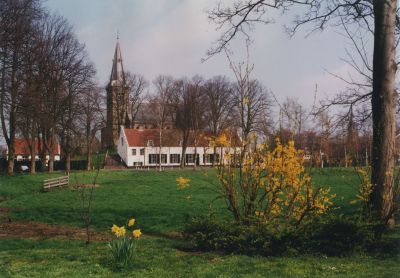 Gezicht-op-Willibrordkerk
Gezicht op de Willibrord (PKN-kerk/Hrv.Kerk) aan de Kerkstraat; rechts op de foto  is de toren van de RK-OLVkerk aan de Dammerweg te zien
Trefwoorden: Kerktorens