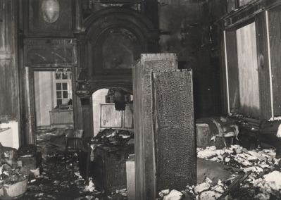 De-dag-na-de-brand
Interieur van de parterre van het kasteel na de vernietigende brand van januari 1971.
