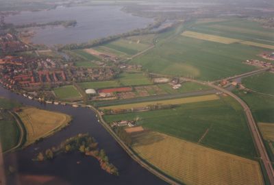 Luchtfoto-van-Overmeer-en-Spiegelplas
Luchtfoto van Overmeer op de voorgrond en Spiegelplas op de achtergrond.
Ook te zien is de oude boerderij 