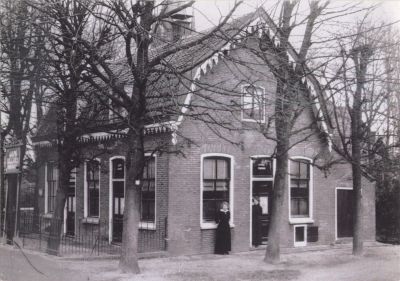 Cafe-Bak
Cafe Billard Bak In 1939 bouwde aannemer-cafehouder G A v d Voorn hier Bondshotel Nederhorst
